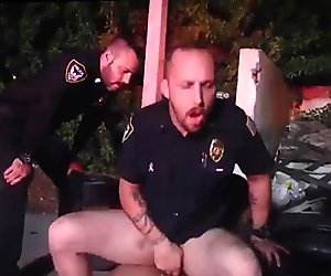 Sexy politieagent homo the _homie _ neemt de moeiteloze weg